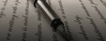 Apen on the document.