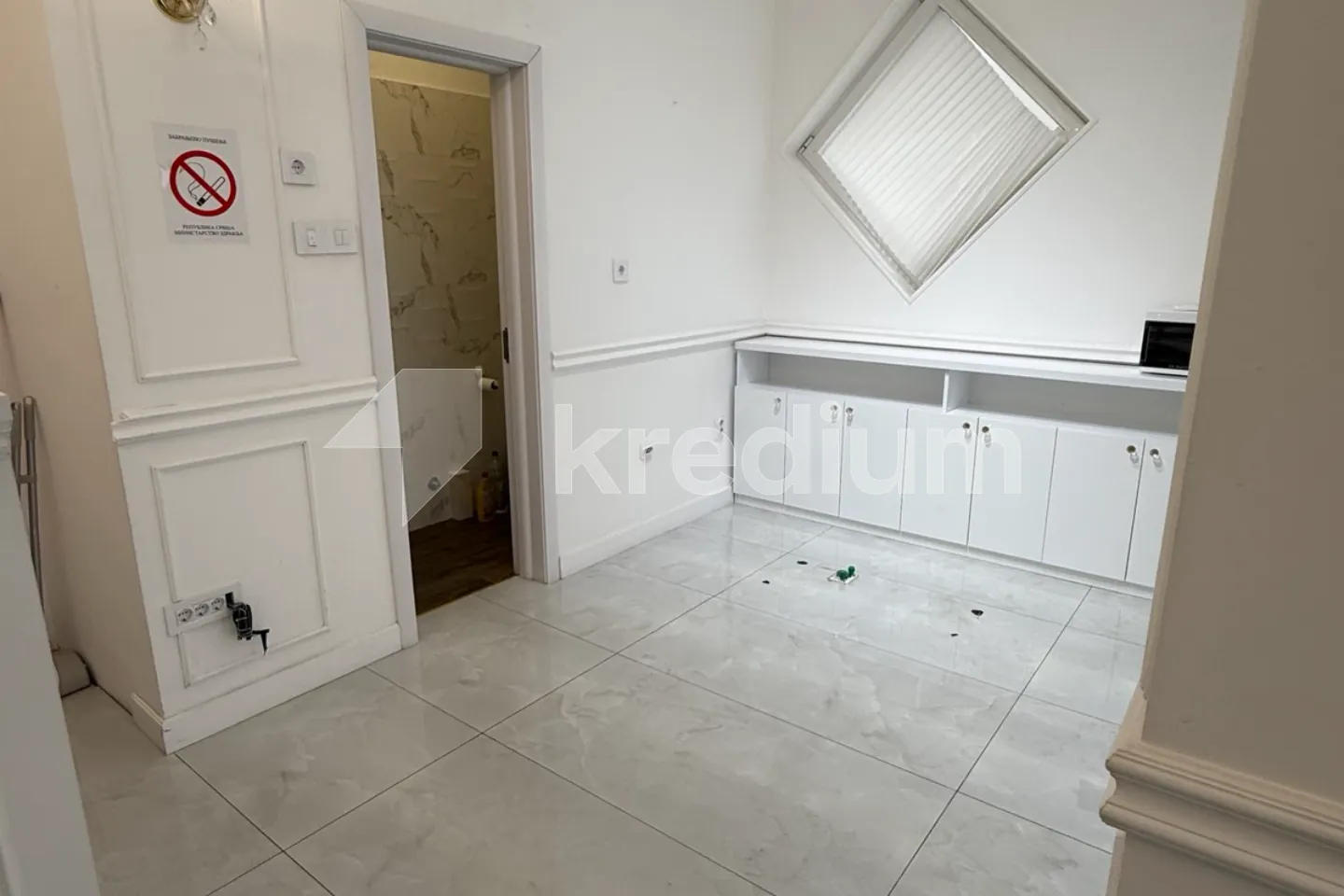 IMG-1e1453af8fd28093a9e68c5c612c287d-V_68e6cee2bd9eb.webp